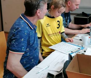 Bild06_Konzentration_Wettkampfbüro02.jpg