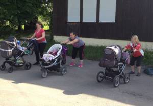 2015_Kinderwagenschieben 1.jpg
