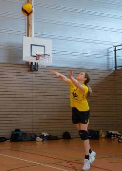 Bild11_U15_Aufschlag.jpg