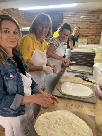 Backhaushockete 2025, Flammkuchen vorbereiten