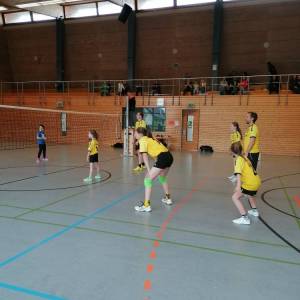 Bild02_Volleyball für Groß und Klein.jpg