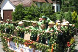 2007-Wagen Kinderfest Juli 07 komp.JPG