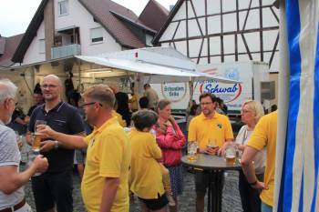 draußen vor dem Zelt