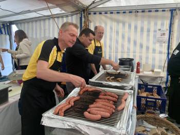 Backhaushockete 2025, Grillstand